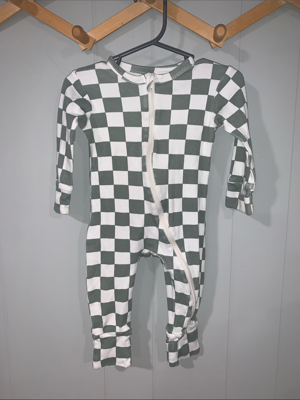 SIIX Kids Checkered One-Piece Zipper Pajamas in Green & White 6-12m